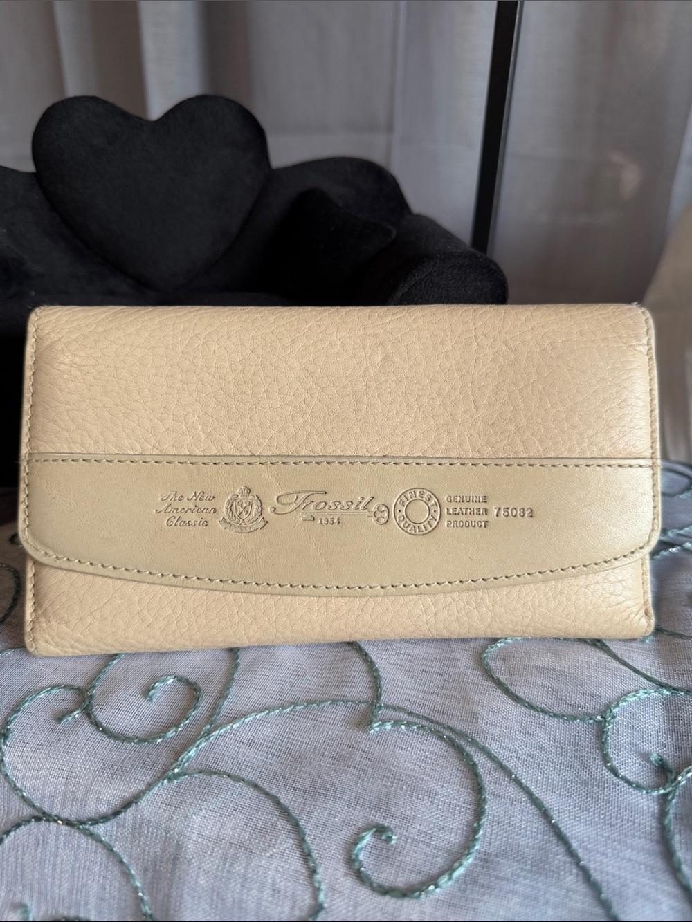 Fossil Leather Trifold Wallet in Light Beige Cream